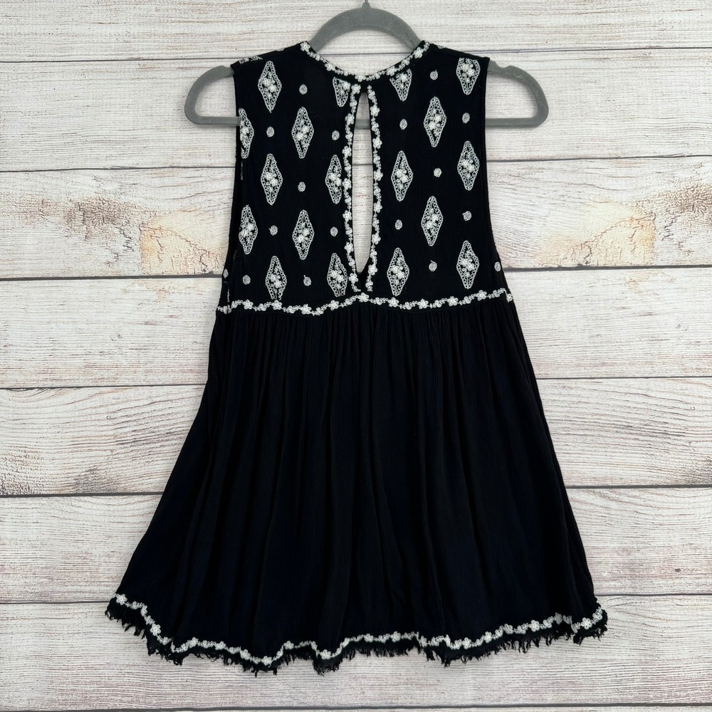 Free People Babydoll Top Womens XS Black White Embroidered Deep V-Neck OB815447 - Picture 2 of 8